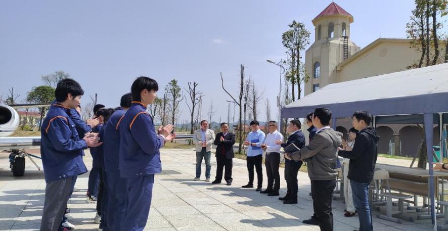 南航探花porn飞机维修厂与我院洽谈校企合作事宜